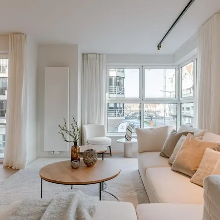 Huswell - Luxury With Parking In Apartament Knokke-Heist