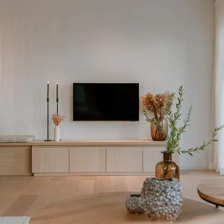 Huswell - Luxury With Parking In